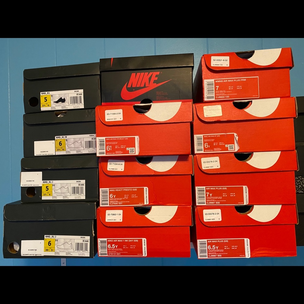 Bunch of shoes (Read Description)
